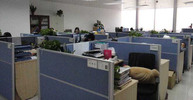 如何選購屏風辦公桌？選購中要注意的風水問題